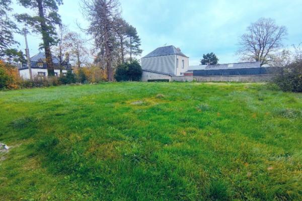 LUMBRES (62380) - Proche du Centre Ville Terrain à bâtir d'une superficie de 1053m²